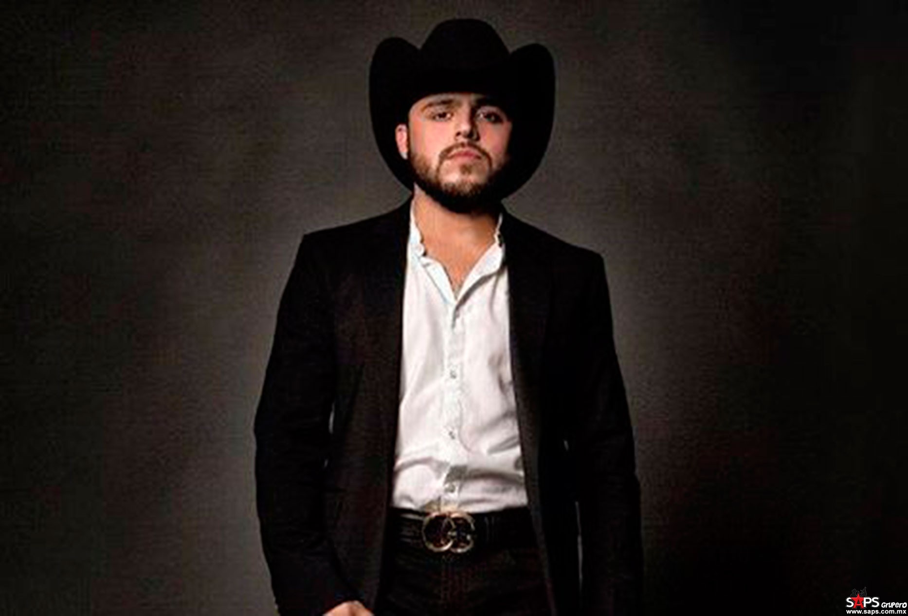  Gerardo Ortiz analiza con abogados su situación