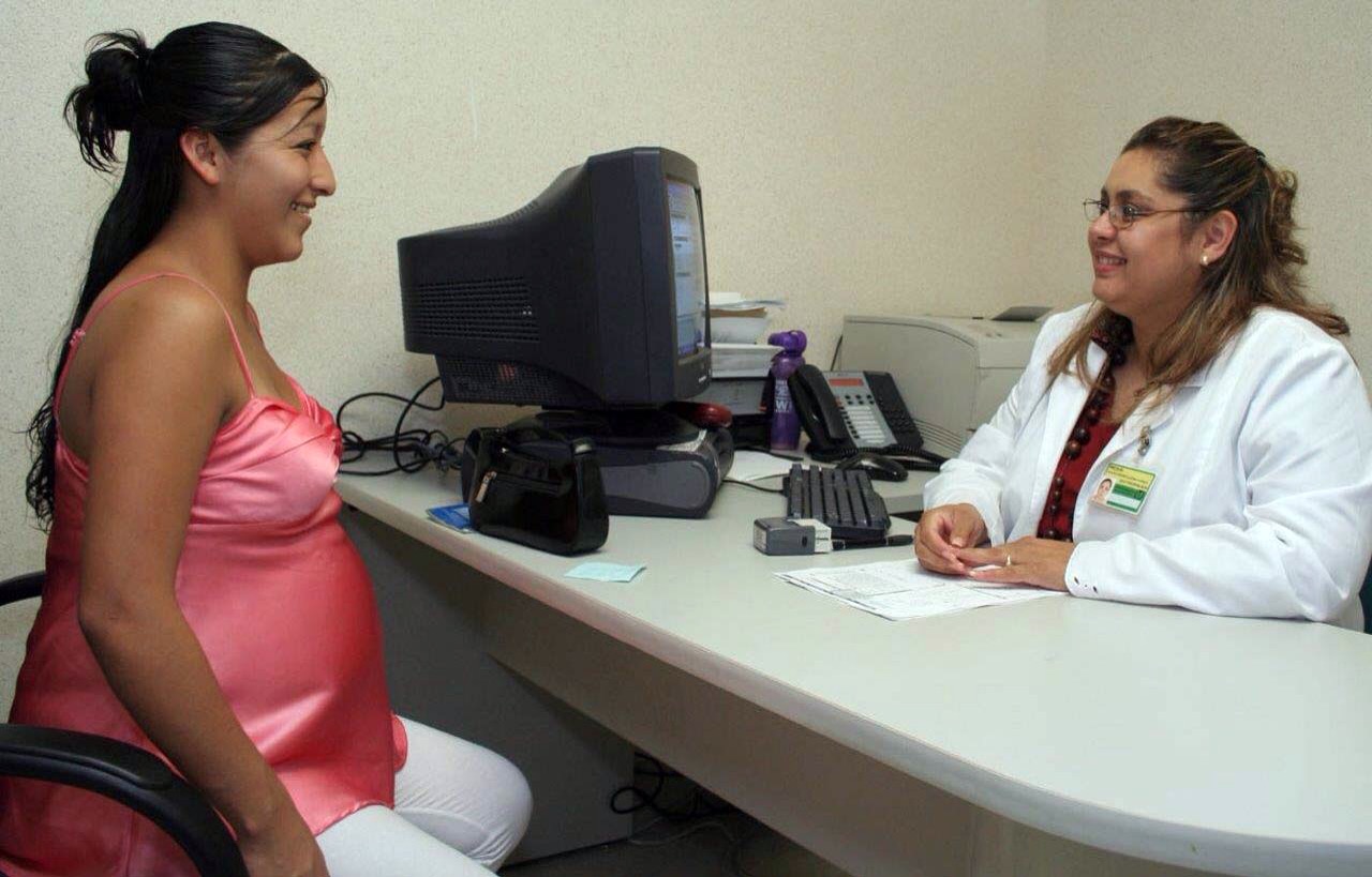  40% de las consultas de adolescentes son por embarazo: IMSS