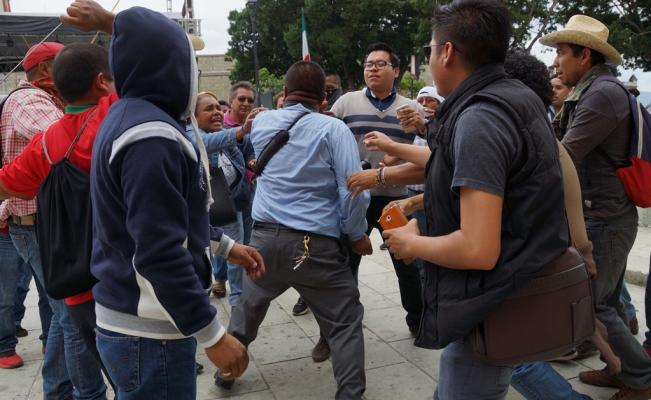  (Video) Comandos de la CNTE ahora cazan reporteros