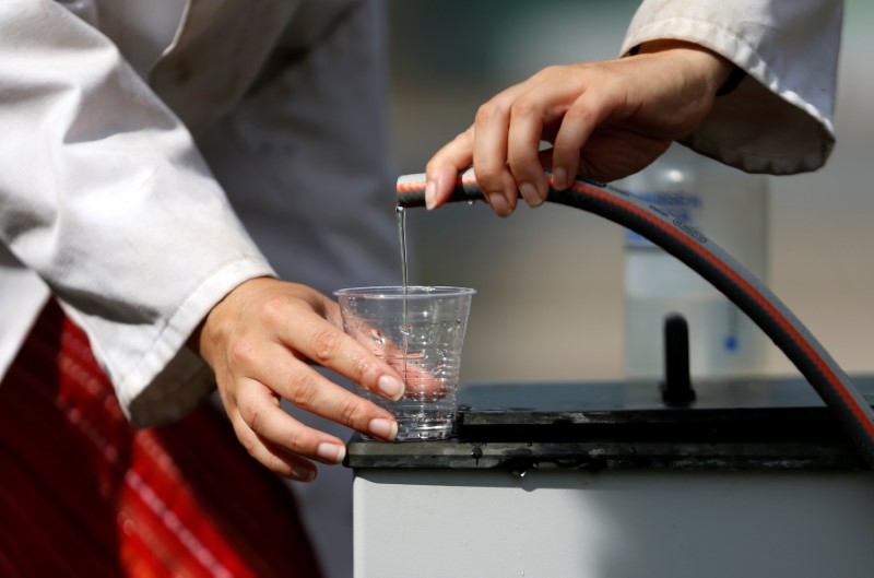  Investigadores transforman orina en agua potable
