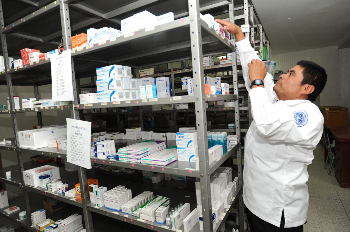  Subirán precios por los bloqueos, advierte industria farmacéutica