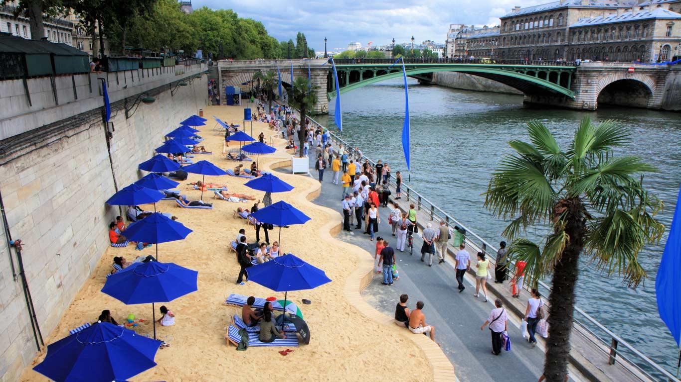  Inauguran en París playa artificial con fuertes medidas de seguridad
