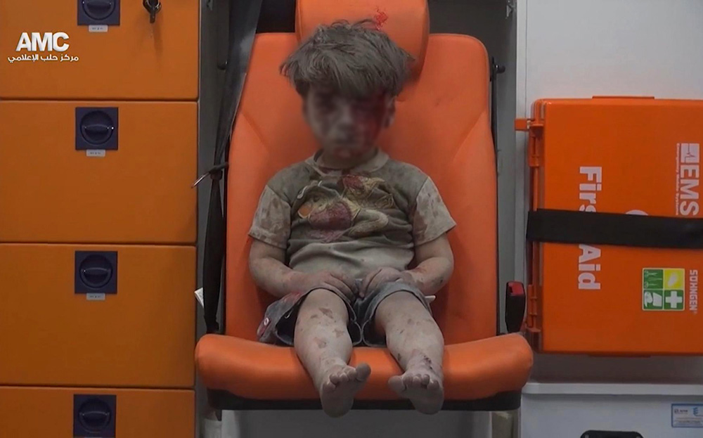  Omran, de 5 años, se convierte en imágen icónica del horror en Alepo
