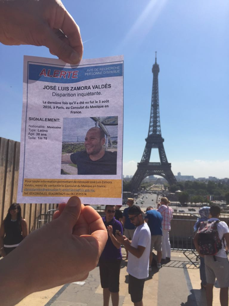  Con volantes en calles e iglesias buscan a mexicano en París