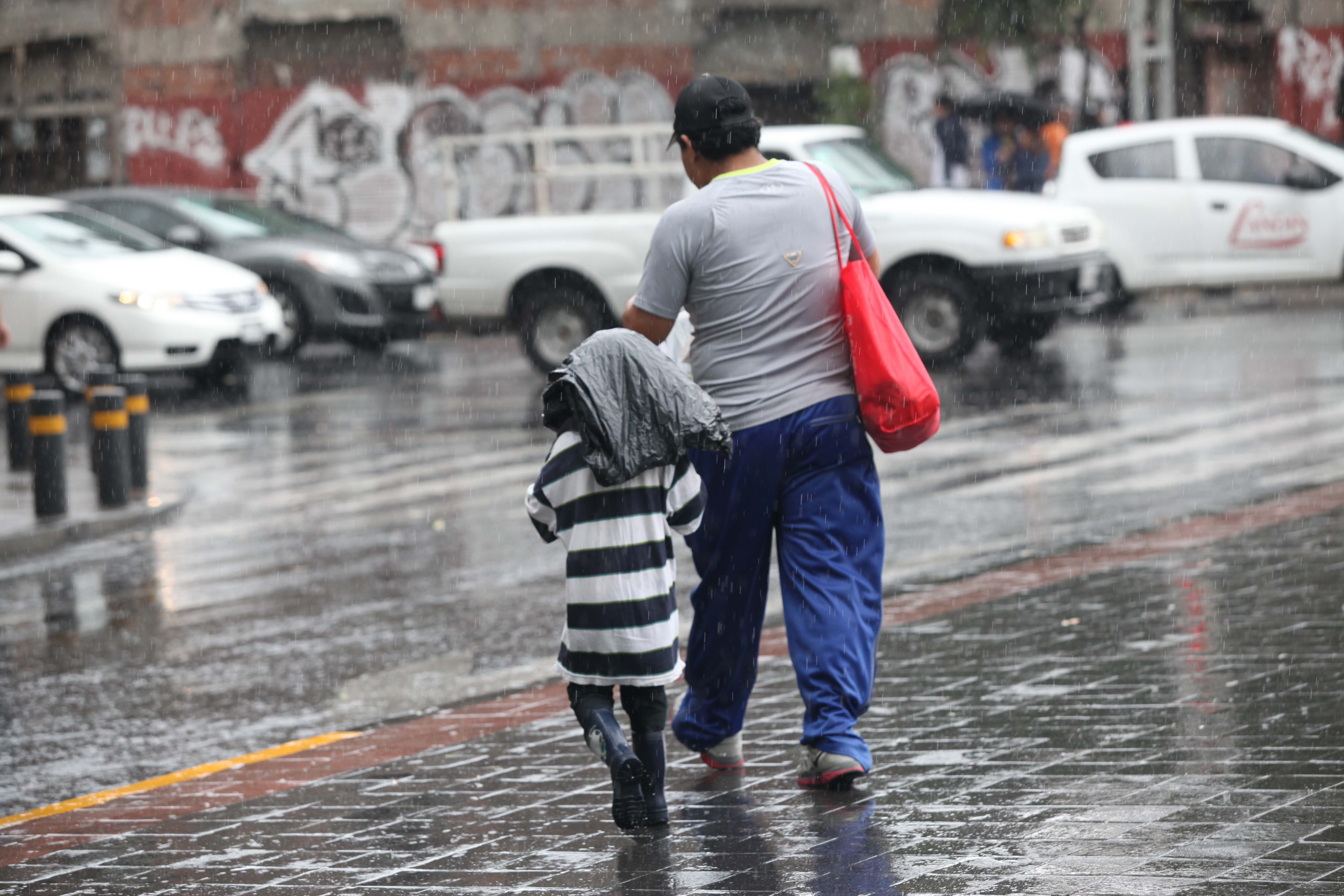  ‘Earl’ se debilita y causa tormentas en 5 estados del país