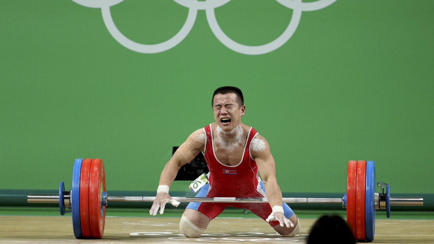  Atleta norcoreano rompe en llanto al obtener plata; asegura que será ejecutado