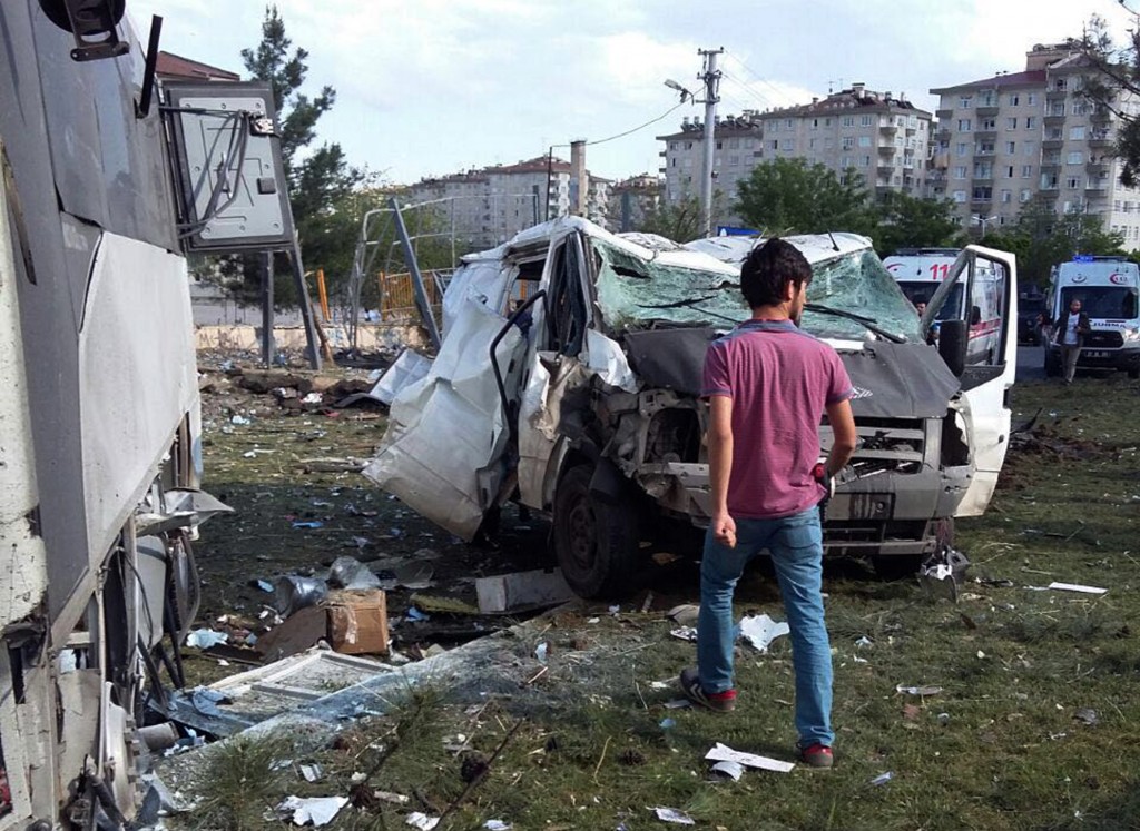  Explosión de coche bomba en Turquía deja 3 muertos