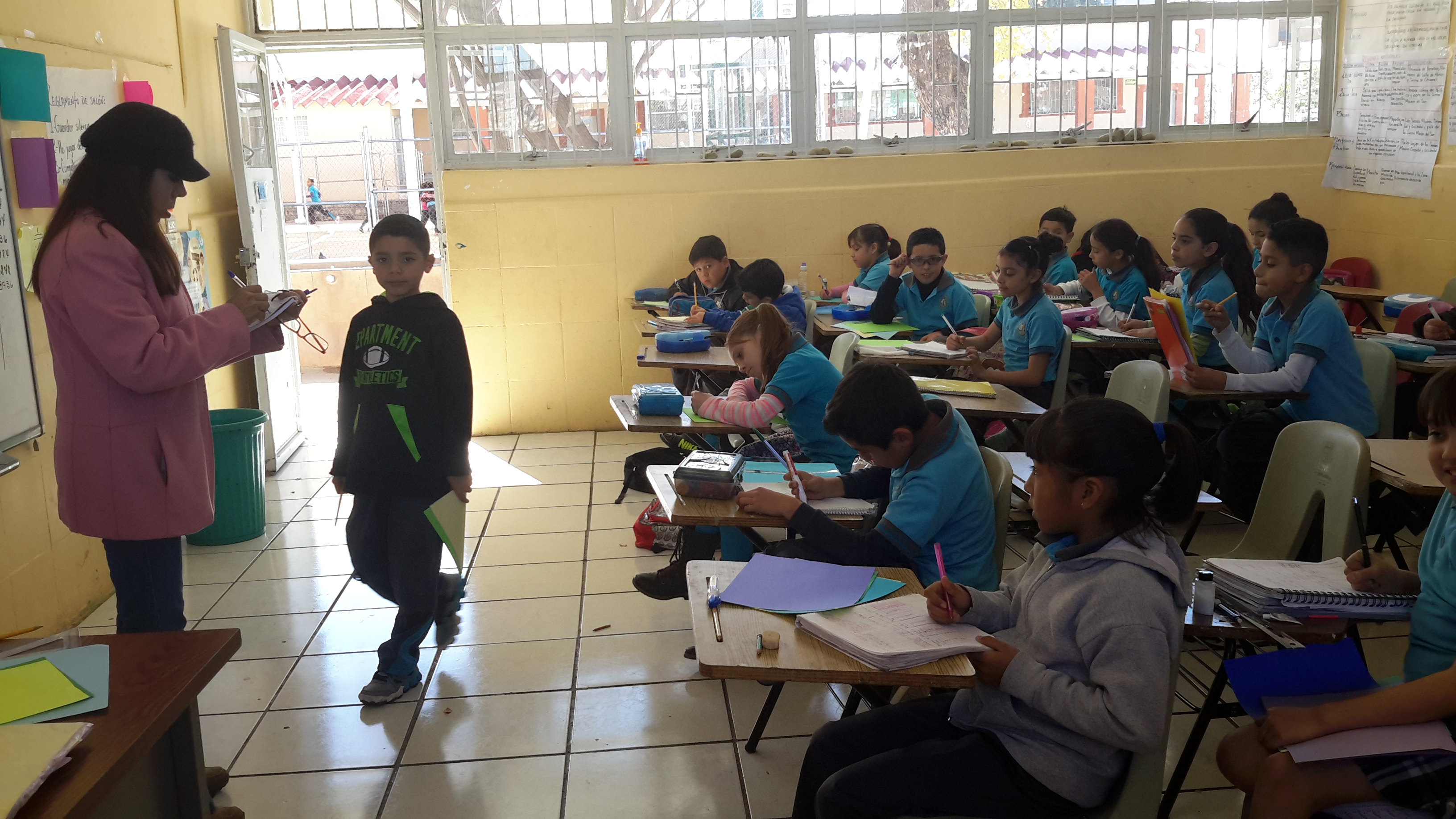  Padres de familia toman escuelas y se ponen a dar clases en Chihuahua