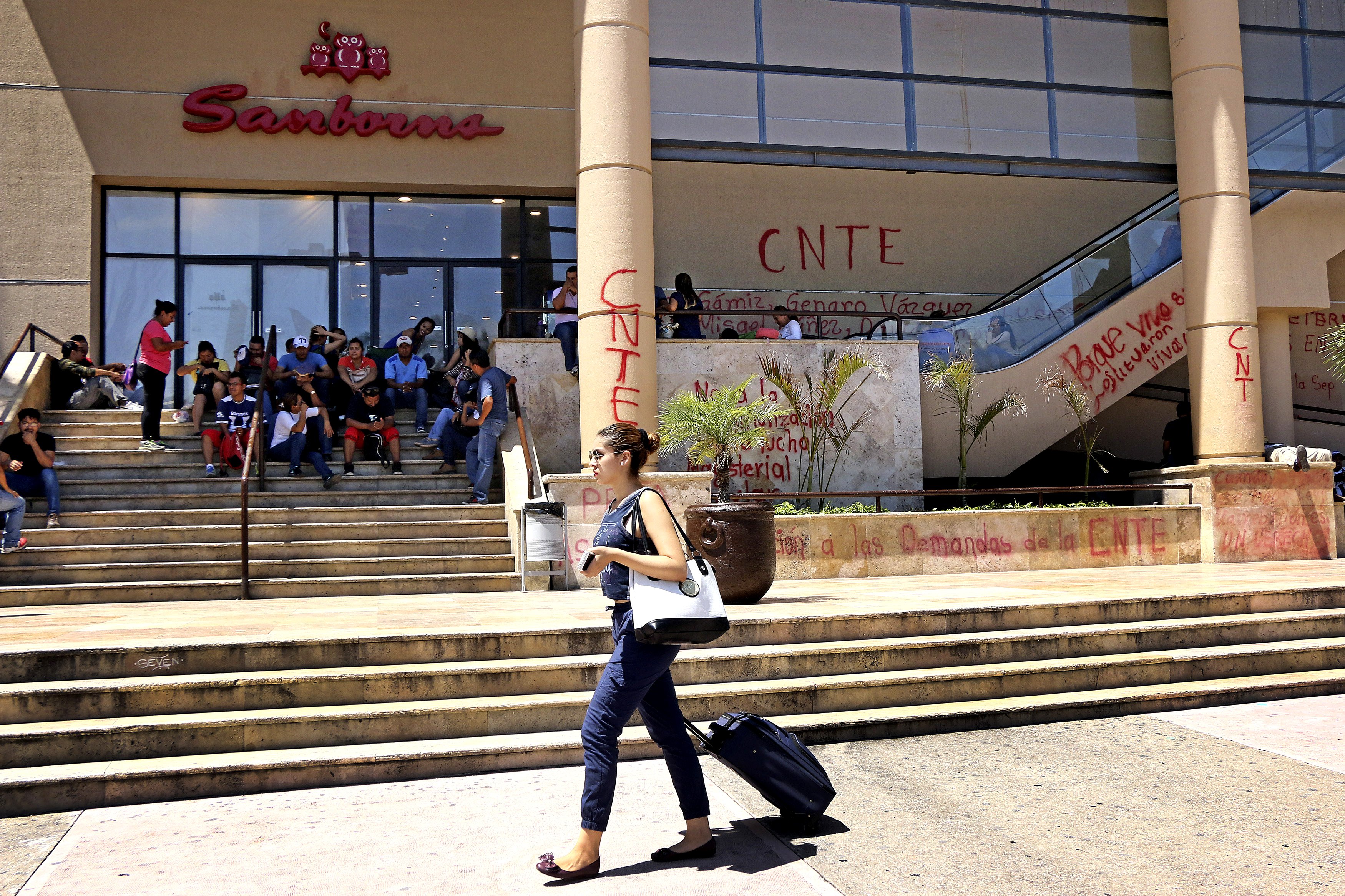  Empresarios: “Estamos desesperados por bloqueos de CNTE”