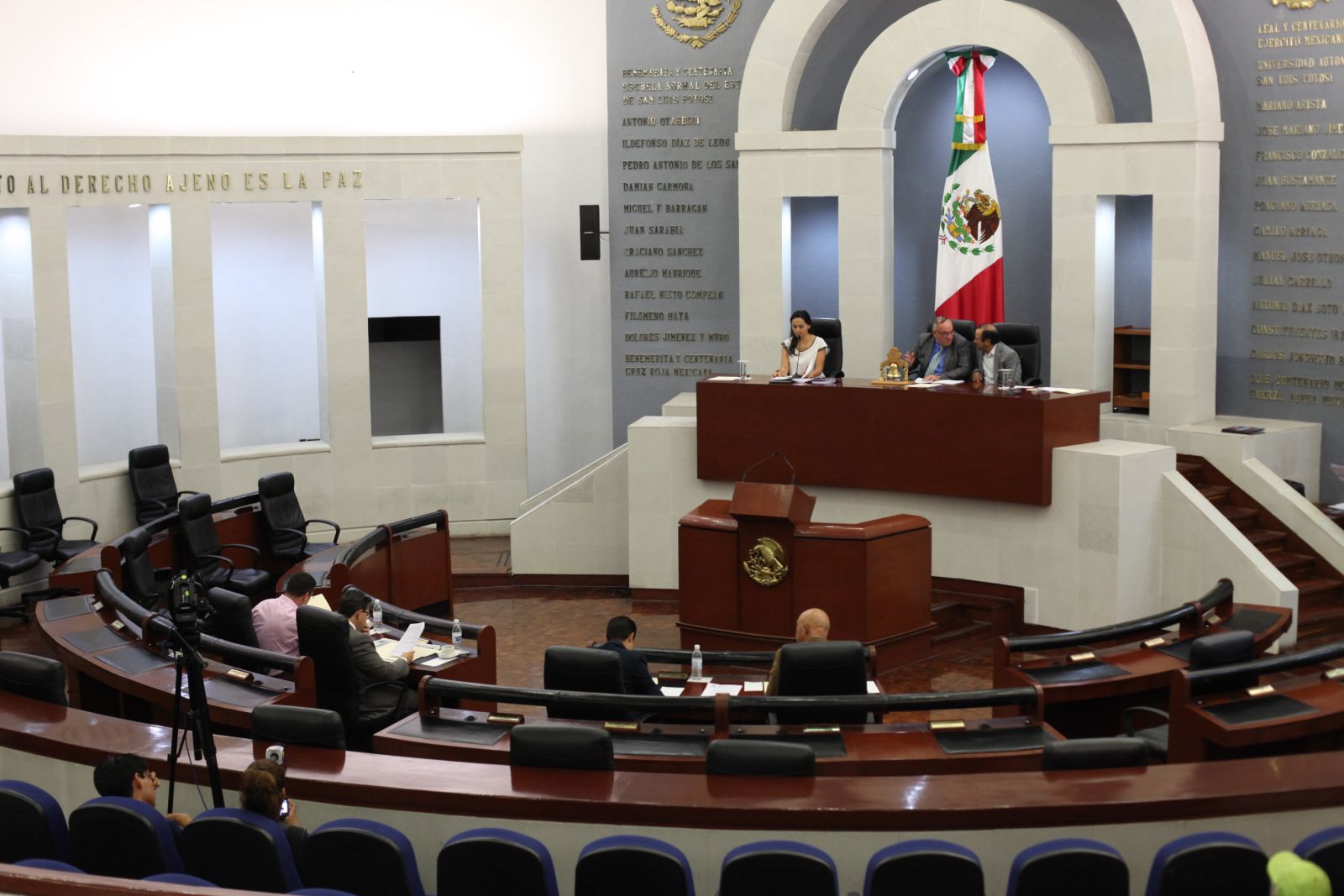  Legisladores haraganes, ni las prórrogas respetan