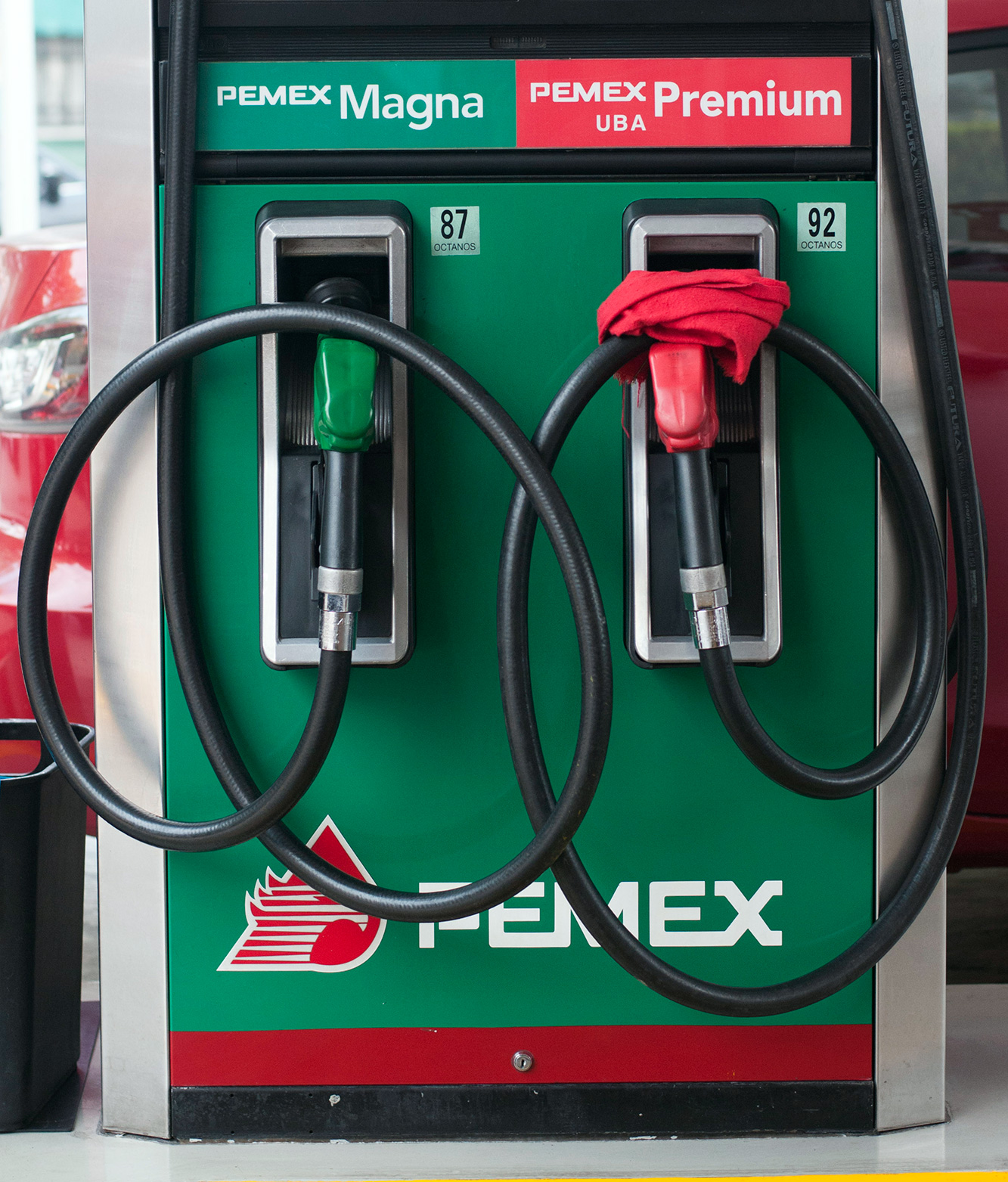  Gasolina sube de precio y aún así prefieren cada vez la “más cara”