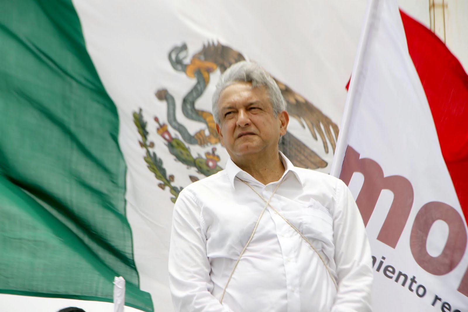  AMLO defiende sus 3de3; señala que sus viajes los paga Morena