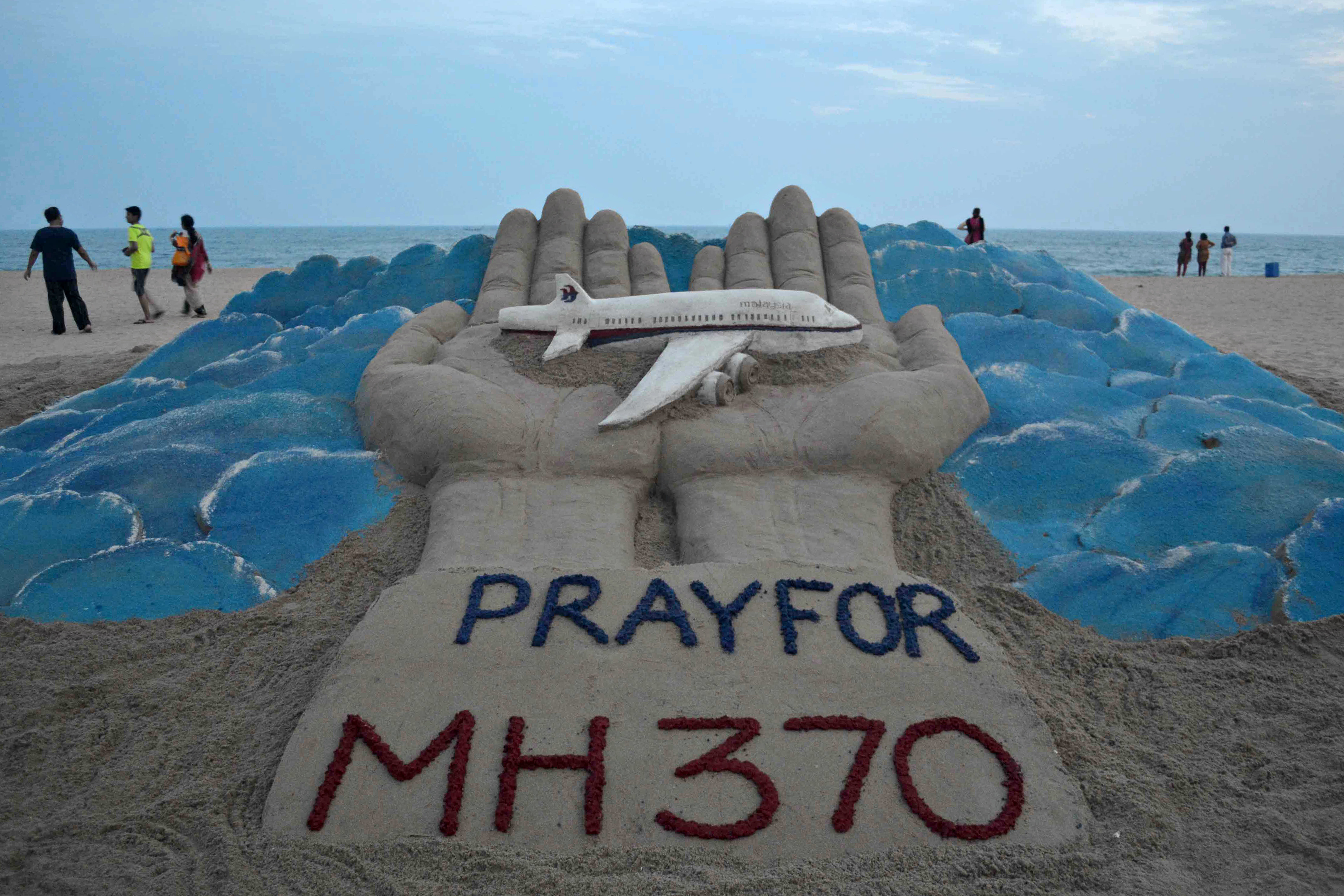  Encuentran en Mozambique restos de avión que podrían ser de MH370