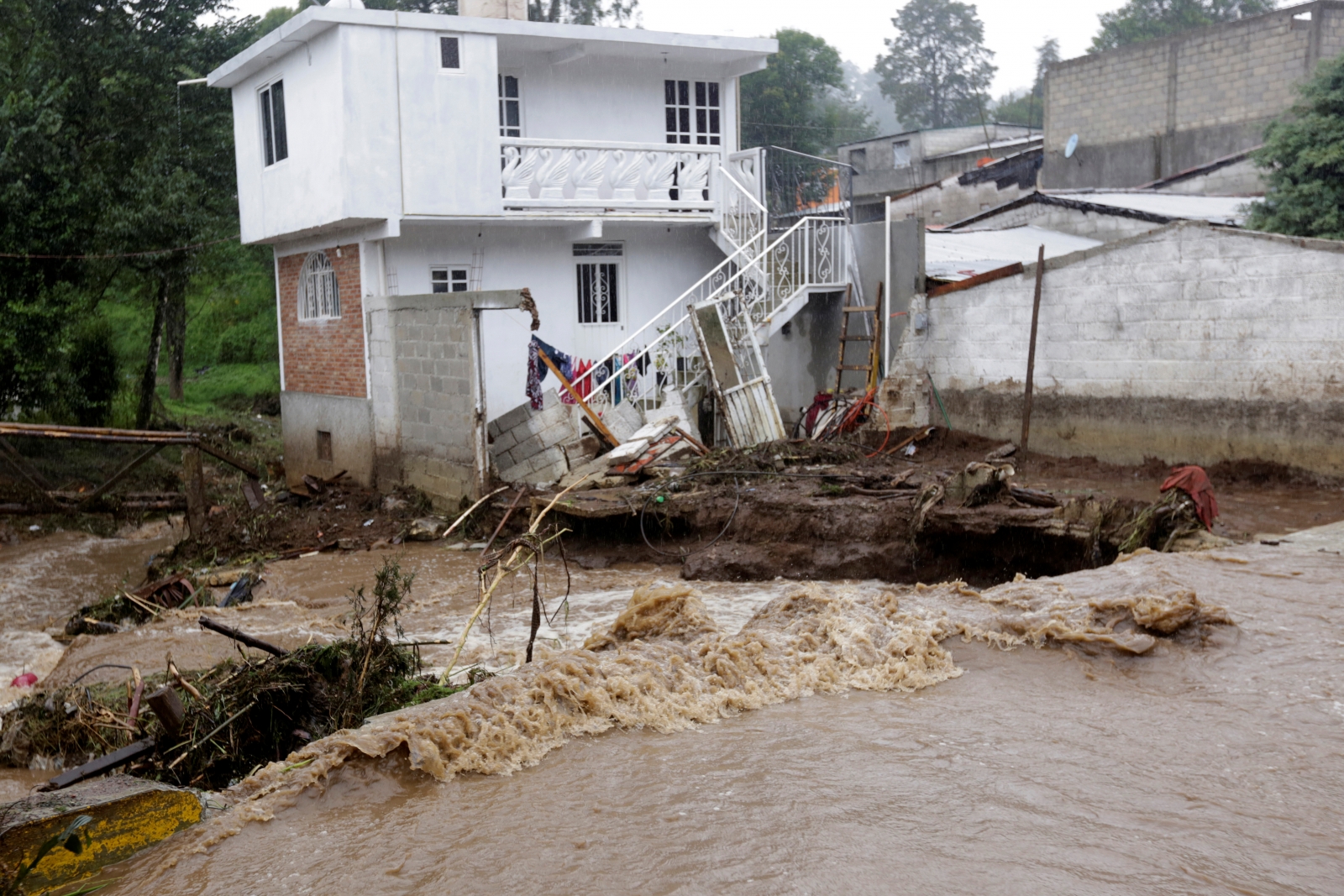  ‘Earl’ se convierte en la tormenta más mortífera en México desde 2014