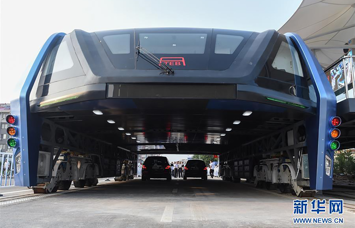  Transit Elevated Bus, el transporte que circula sobre los autos es una realidad