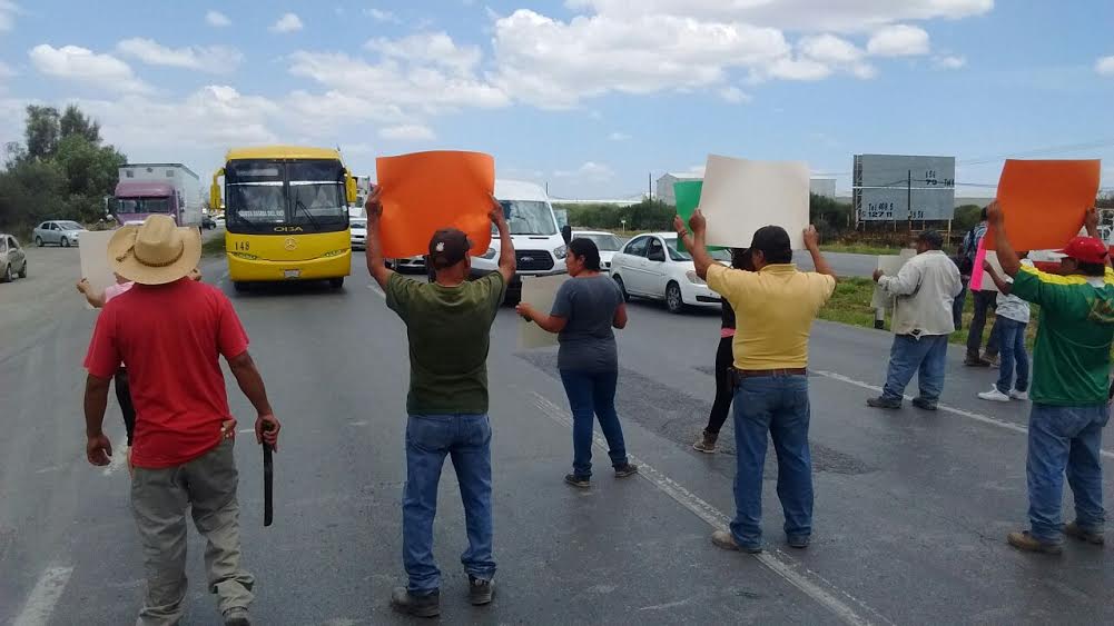  Enfrentamiento por predios; habitantes de La Noria bloquean carretera 57