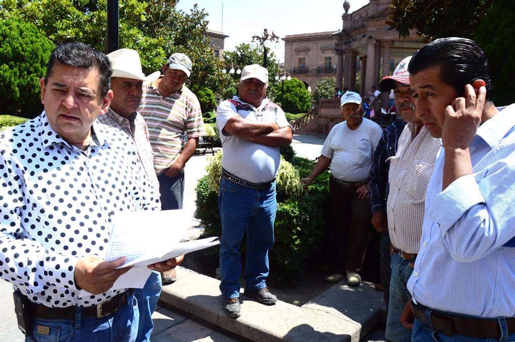  Ejidatarios de La Pila denuncian afectación a BMW por almacenamiento de hidrocarburos