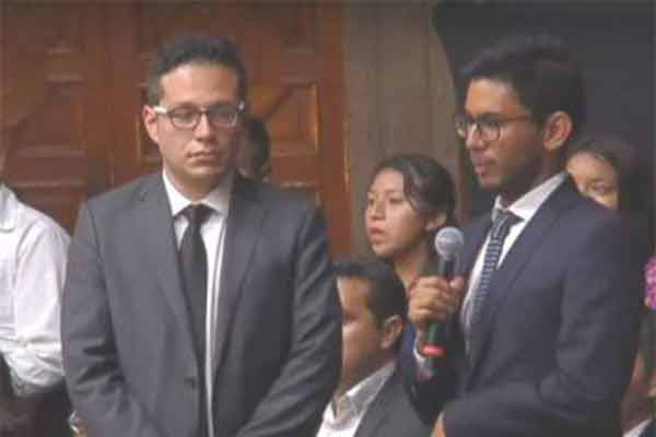  (Video) La pregunta incómoda a EPN durante su informe y diálogo con jóvenes