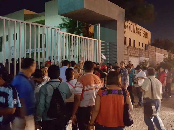  Padres de familia ‘revientan’ asamblea de la CNTE en Chiapas