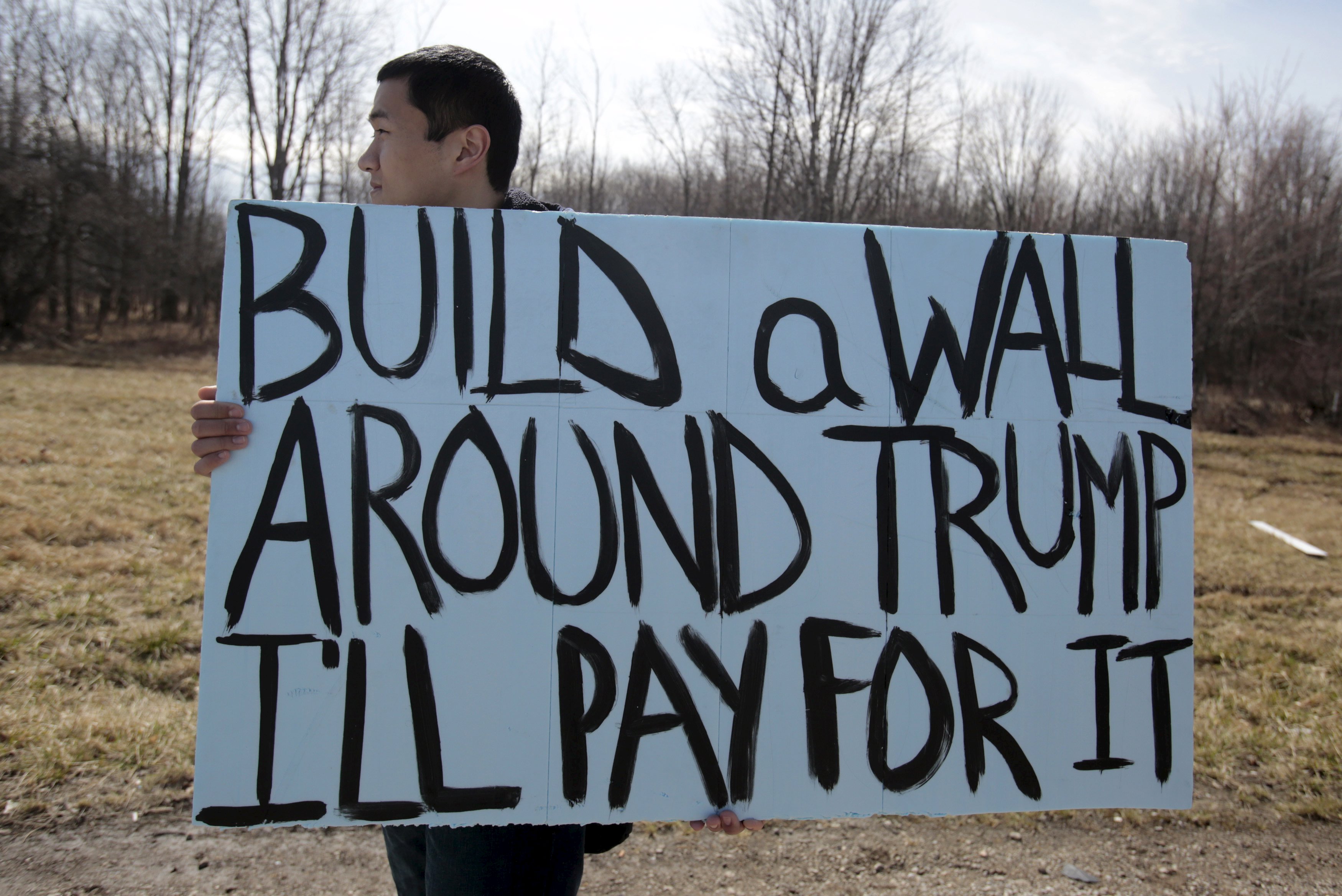  Jóvenes rechazan plan de Trump