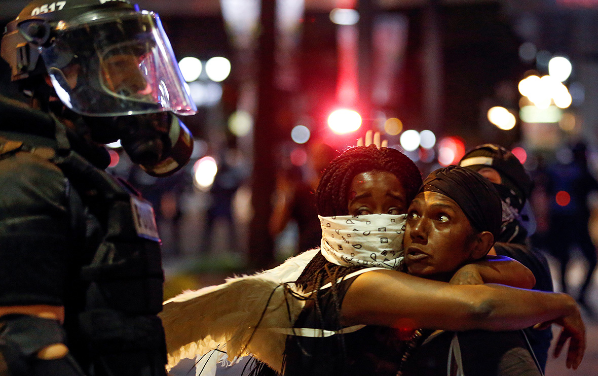  Cuarta noche de protestas en Charlotte