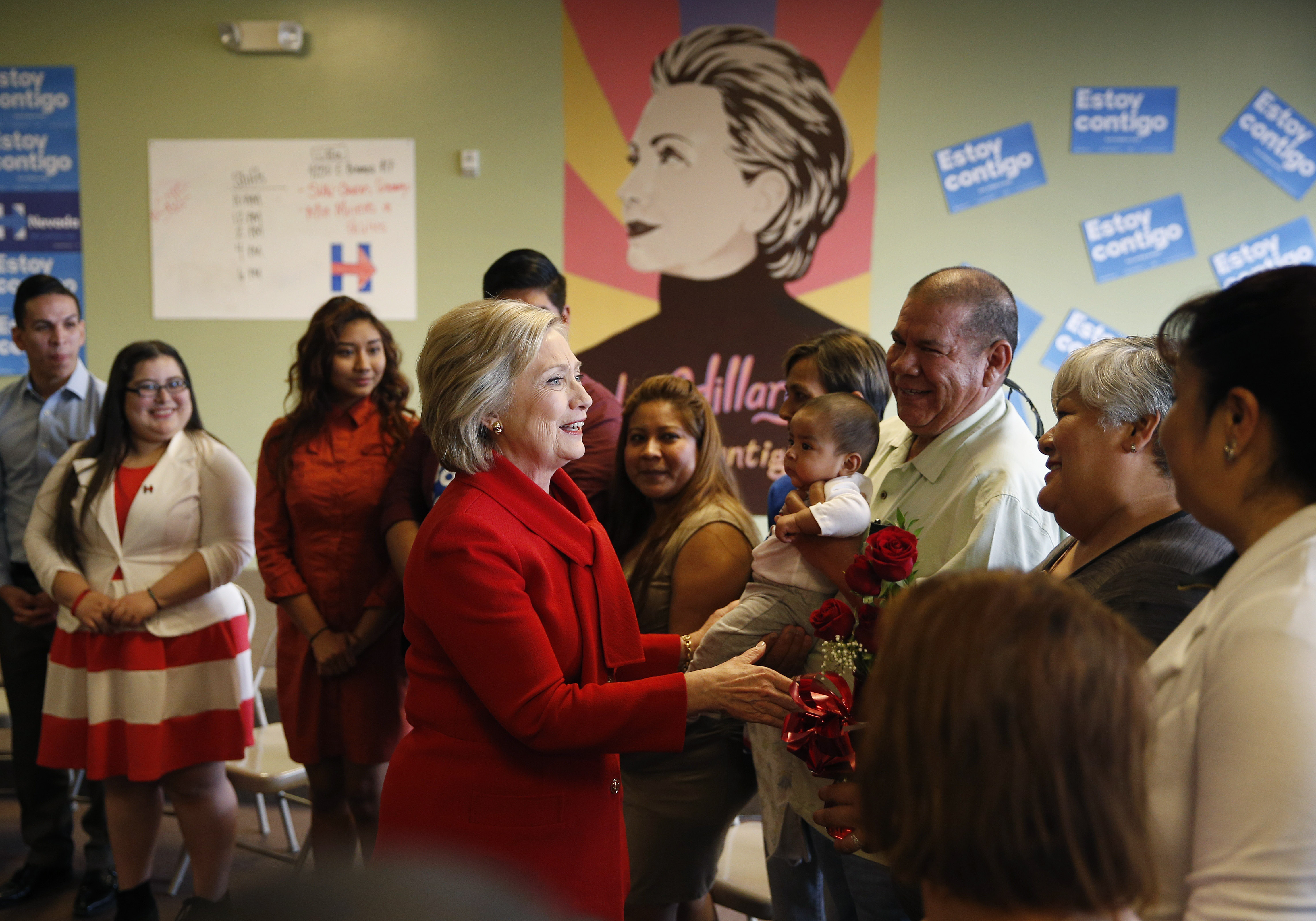  Mexicanos en EU creen que les irá mejor si gana Clinton: Encuesta