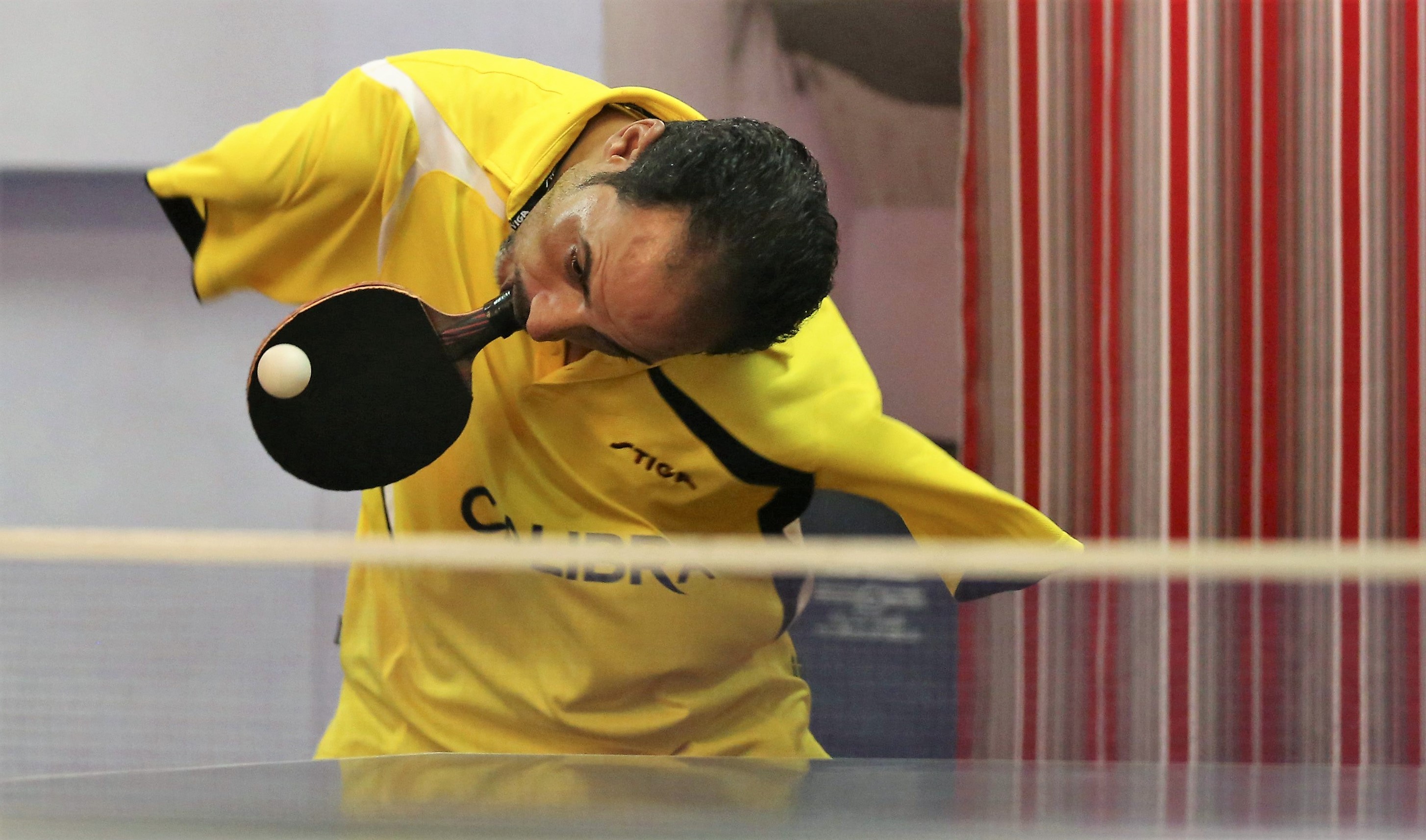  (Video) Atleta Paralímpico sin brazos sorprende con su habilidad para el tenis de mesa