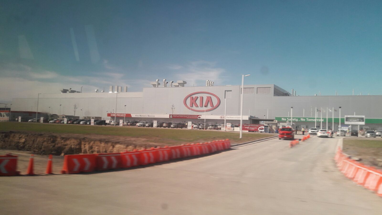  KIA inaugura de manera oficial su planta en México
