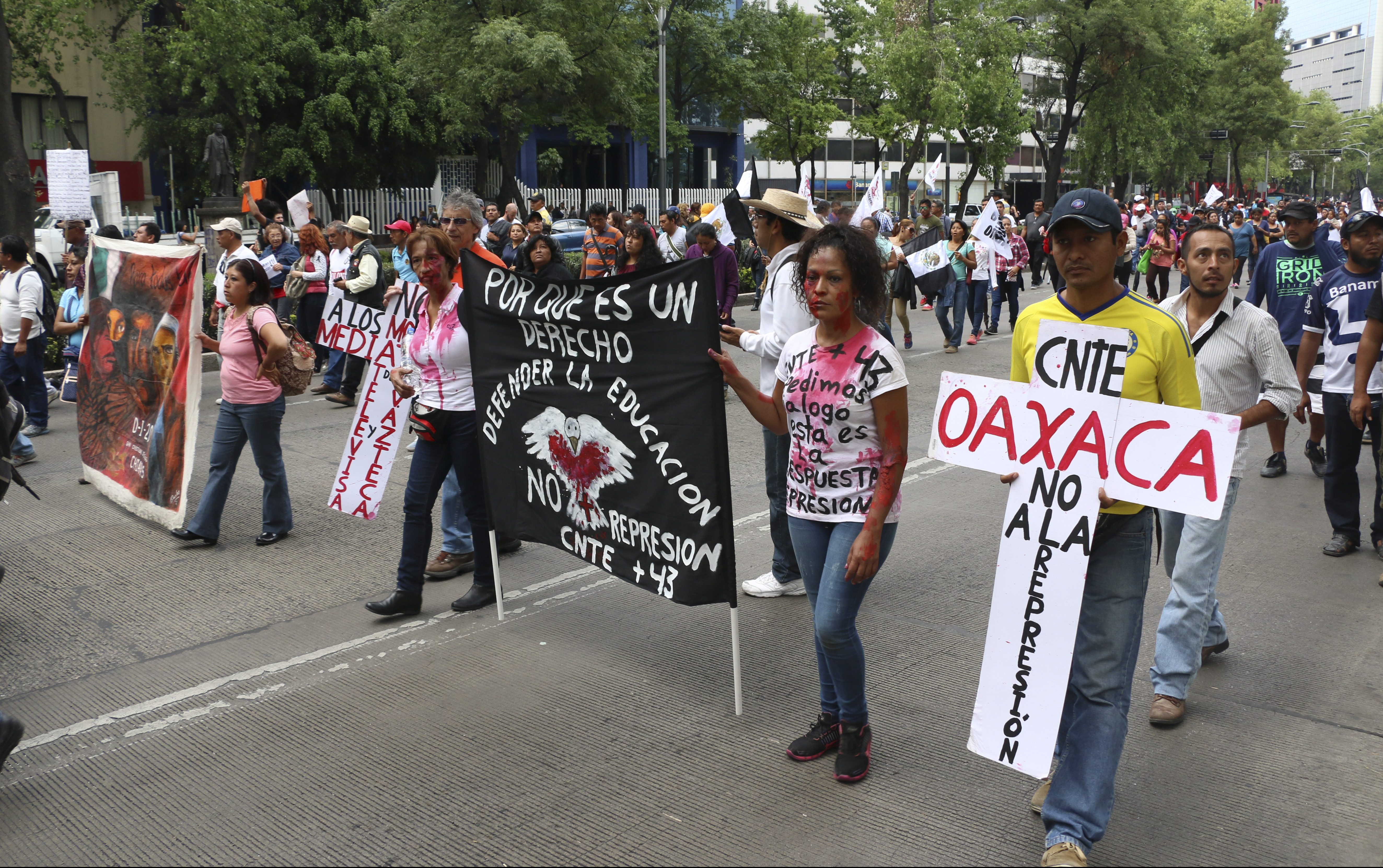  Entregan notificación de cese a 1239 maestros de Oaxaca