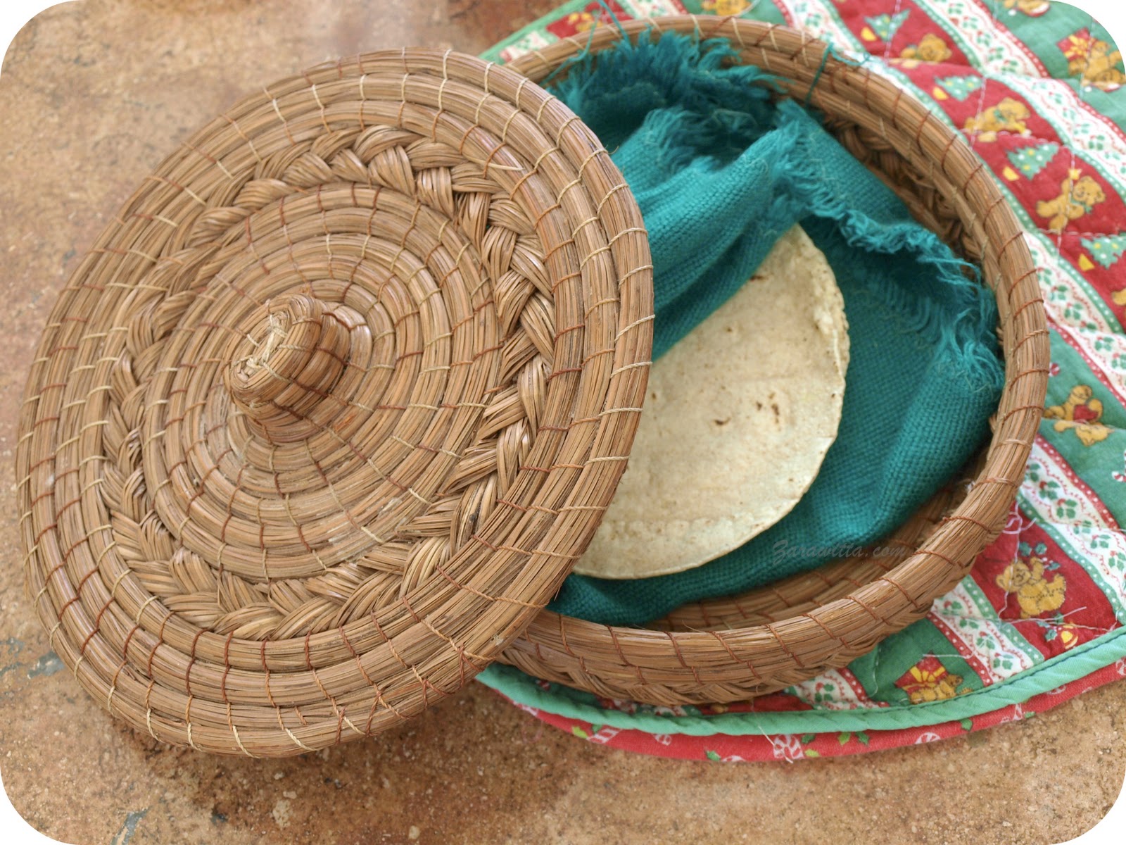 La anfitriona de las mesas mexicanas, la tortilla