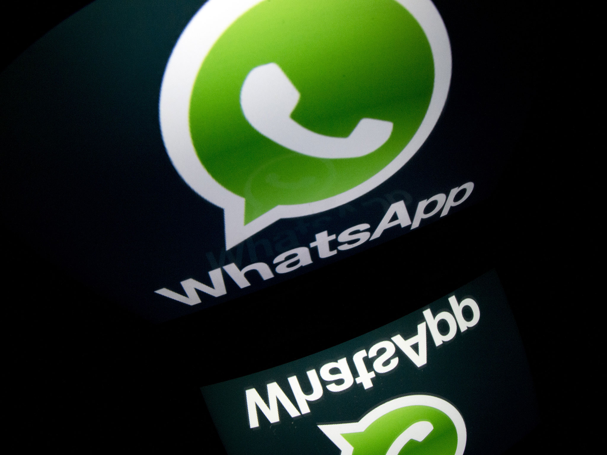  WhatsApp se actualiza con gifs, ‘Siri’ integrado y selfies con flash en cualquier celular