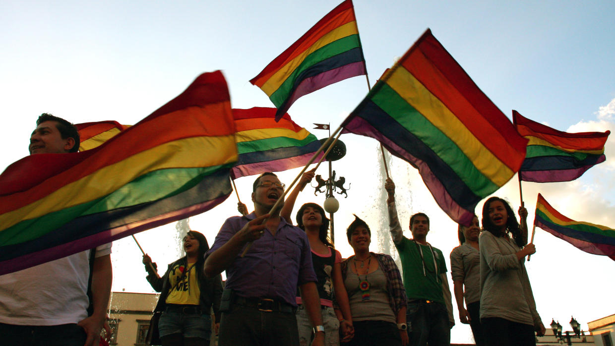  En México, especialistas en Derechos Humanos se pronuncian a favor de matrimonios igualitarios