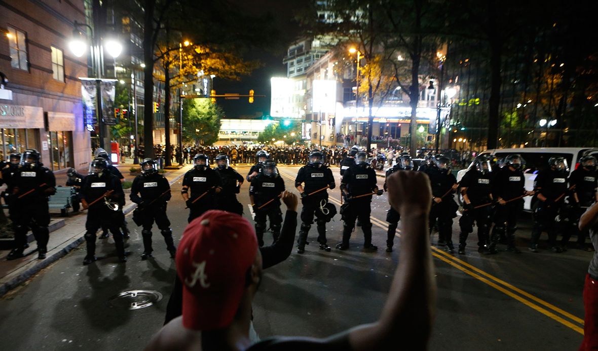  Decretan toque de queda en Charlotte, Estados Unidos