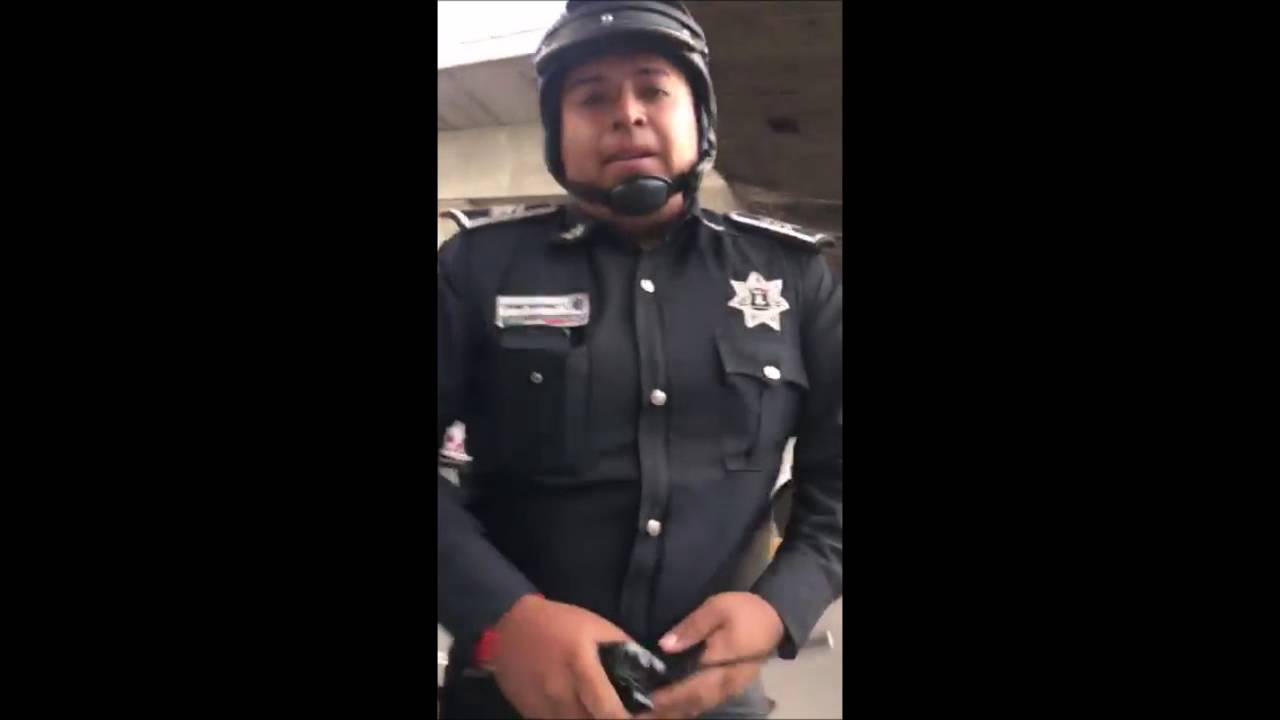  Suspenden a policía que golpeó a conductor por no darle ‘mordida’