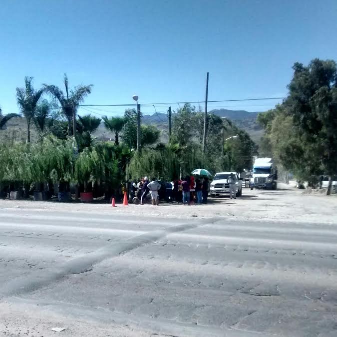  Mujeres de diversas colonias se manifiestan ante falta de agua potable