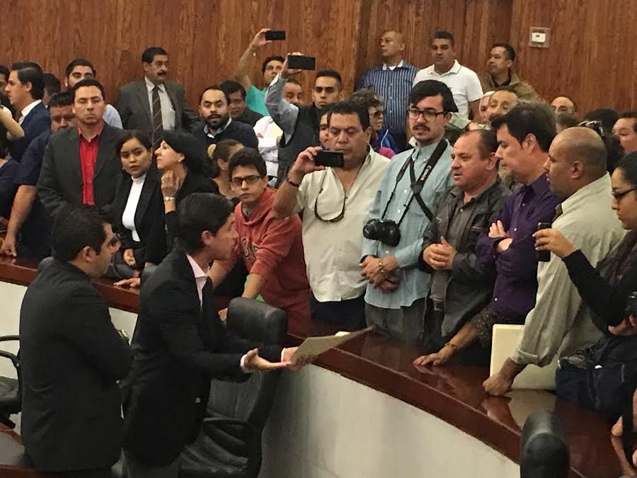  Piden a diputados cancelar aumento de sueldo, eliminar fuero y enjuiciar al auditor