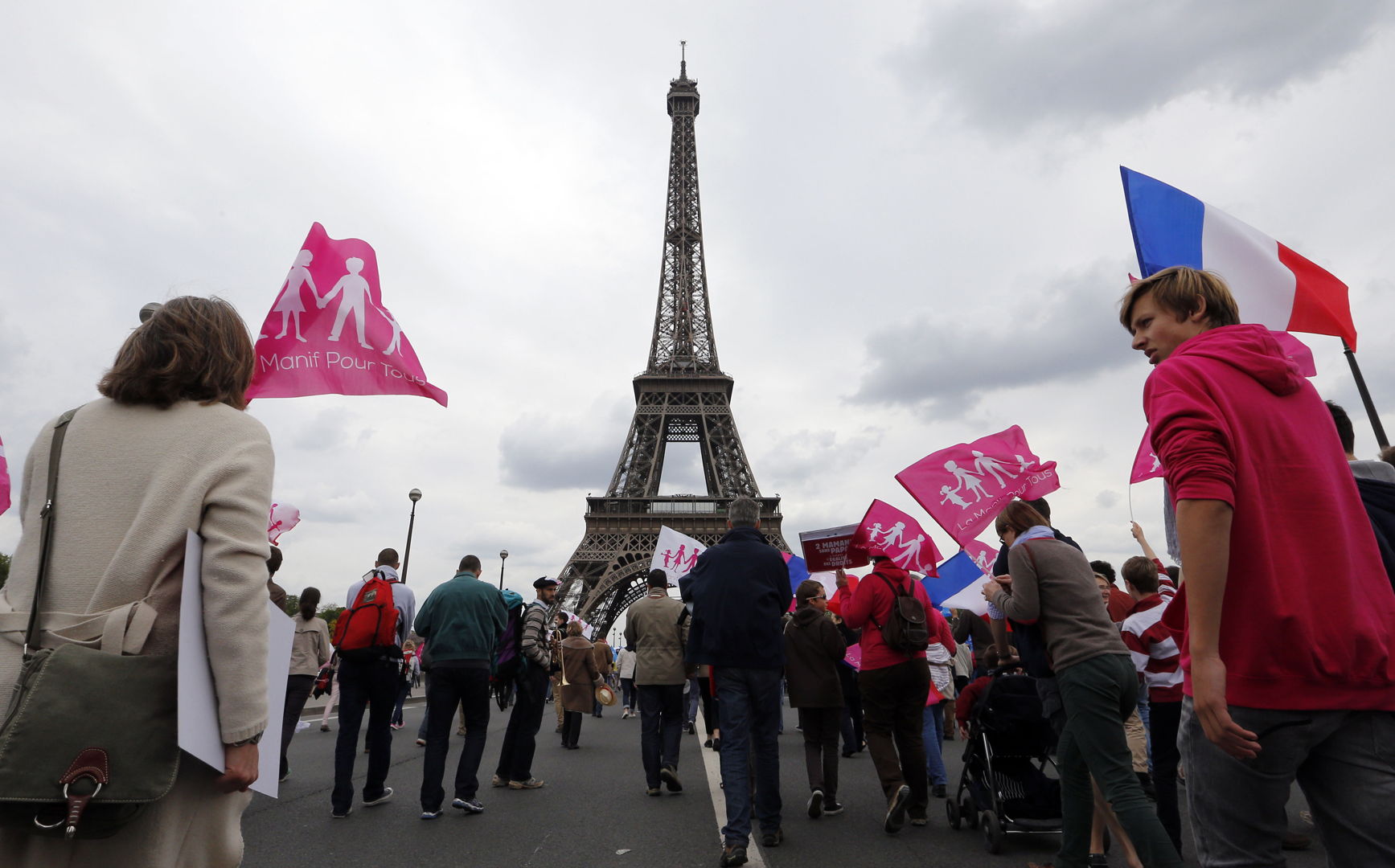  Miles marcharon en París contra el matrimonio gay