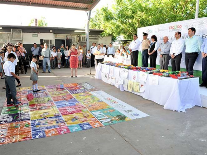  Intercambian juguetes bélicos por libros en Sonora