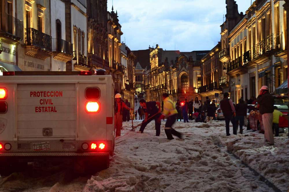  En 15 minutos, Zacatecas se cubrió de blanco por fuerte granizada