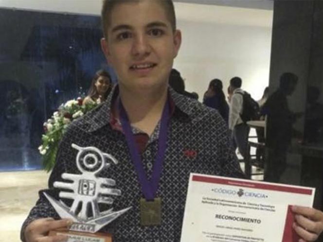  Con ‘Luz solar nocturna’, estudiante busca llevar energía a hogares pobres