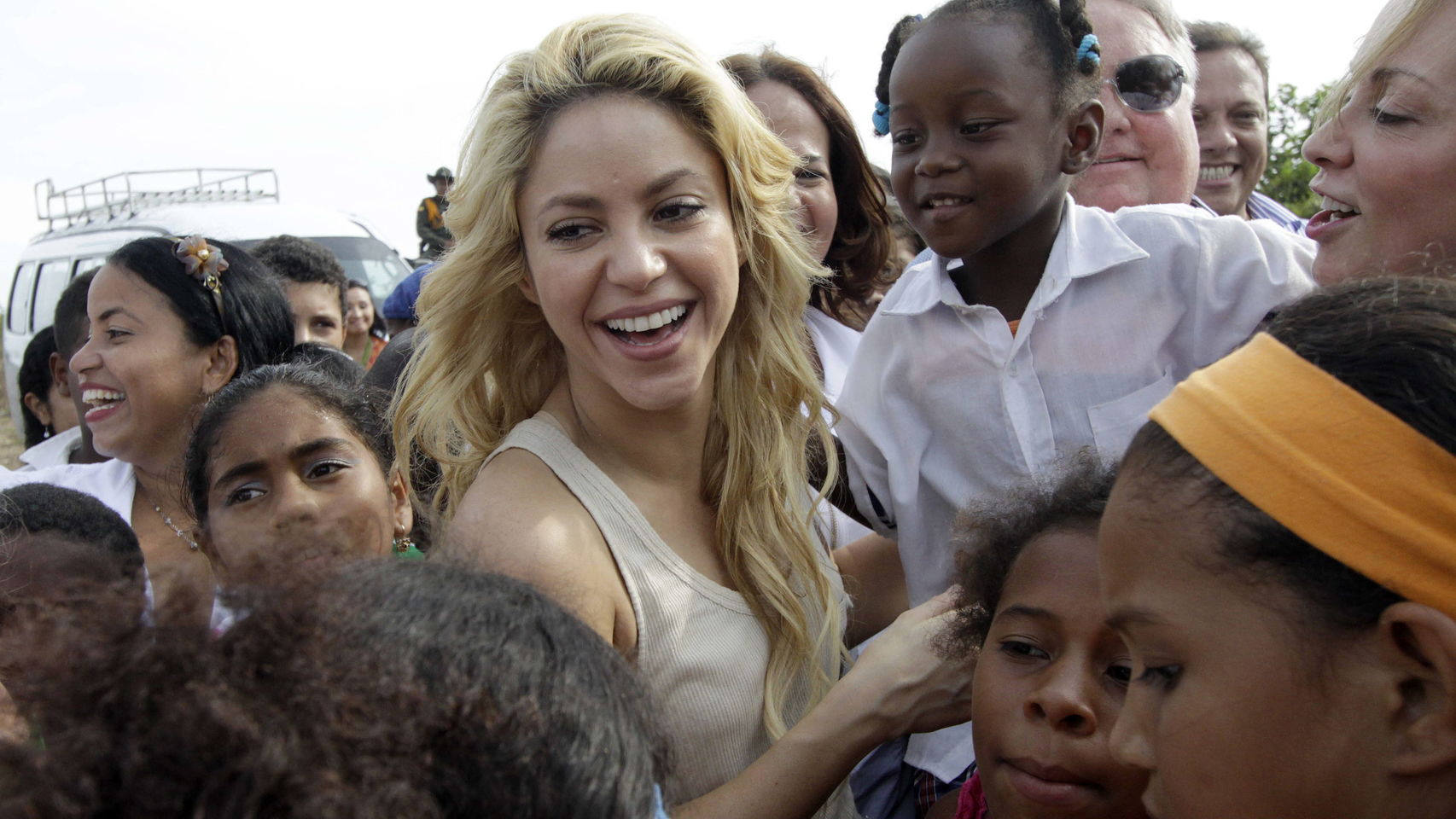  Dona Shakira 13,5 millones de euros a damnificados en Haití