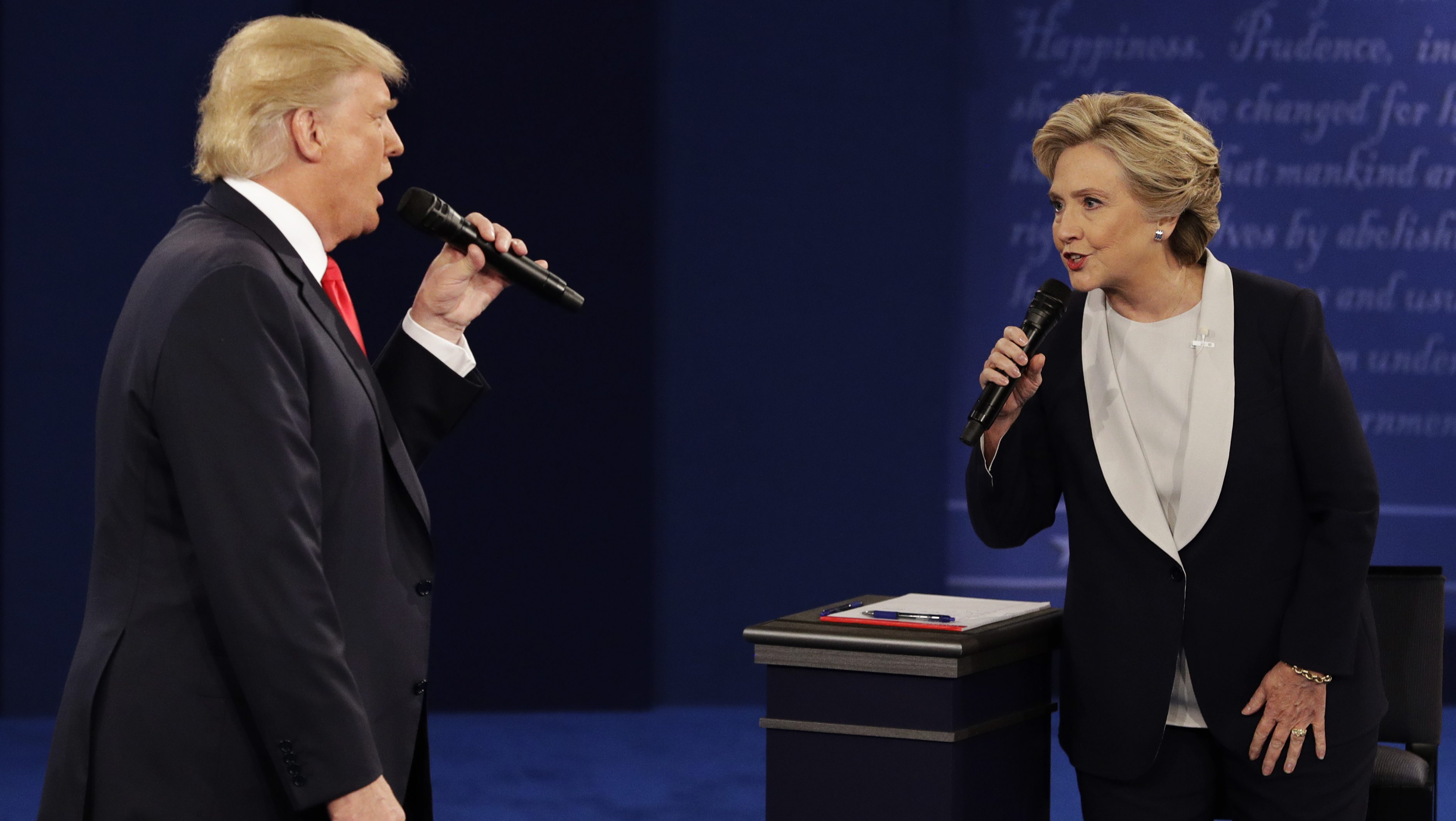  Hillary deja ir con vida a Trump; segundo debate presidencial