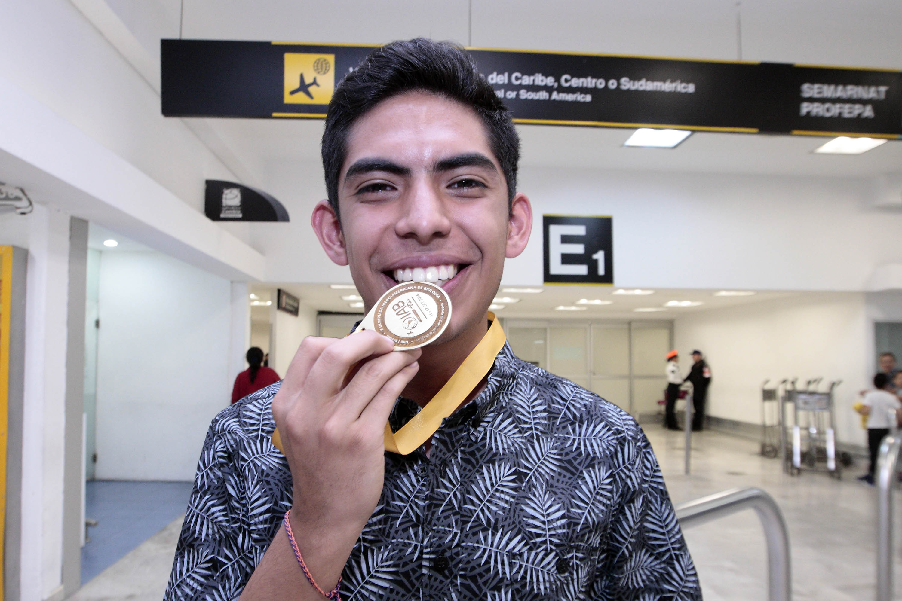  Alumno de la UNAM gana oro en Olimpiada Iberoamericana de Biología en Brasil