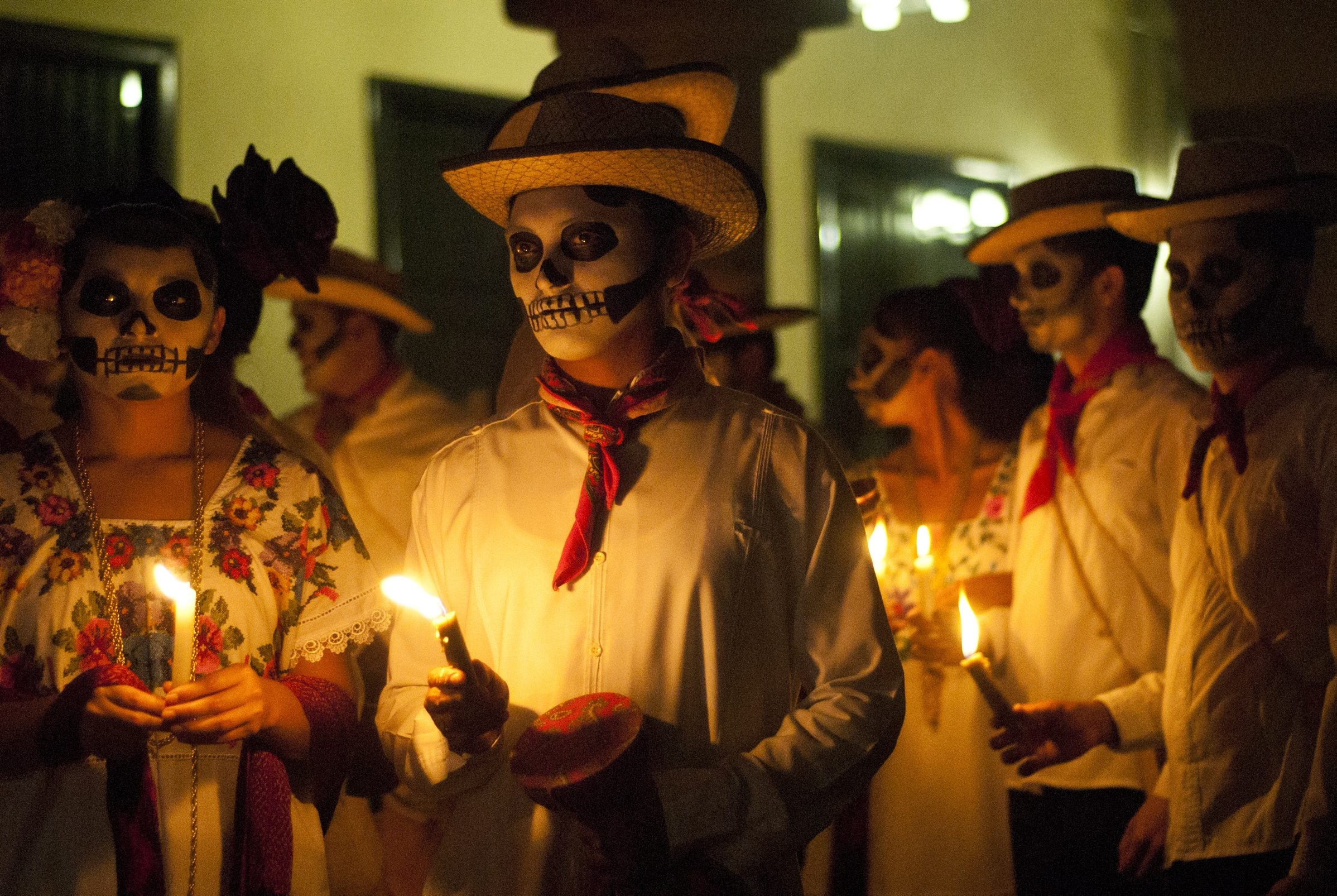  ¿Cómo festejan el Día de Muertos algunas regiones de México?