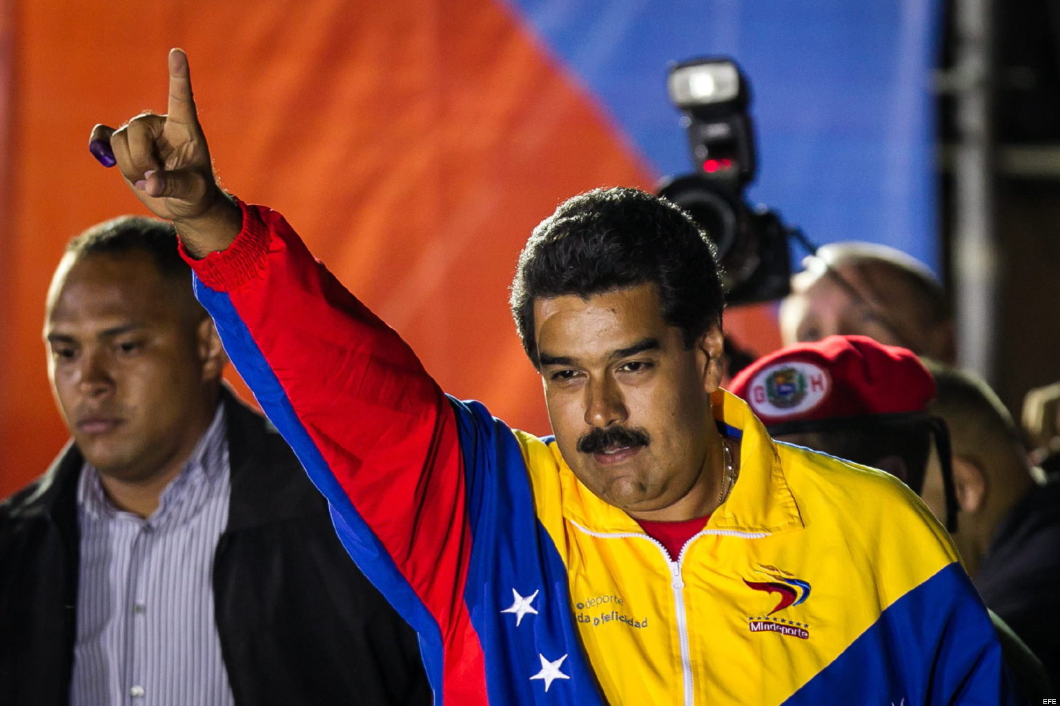  Nicolás Maduro se aferra al poder; podría evitar revocatorio