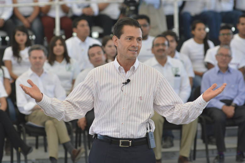  (Video) Estudiante incomoda a EPN con pregunta en inglés