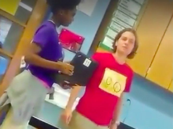  Despiden a maestra por comentarios racistas en EU