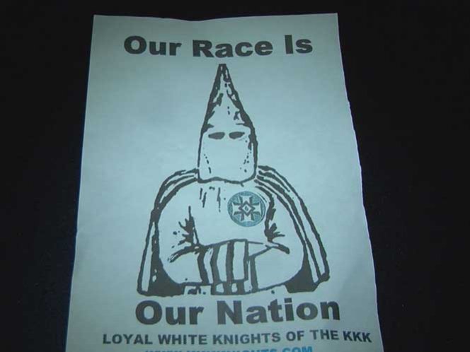  Aparecen panfletos de Ku Kux Klan y esvásticas en NY