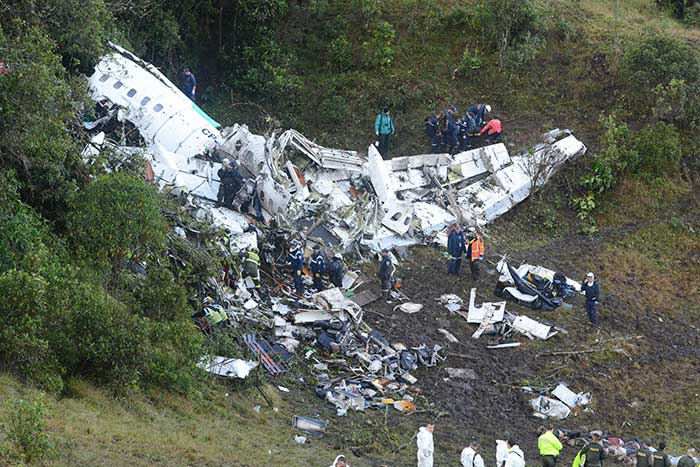  Se estrella avión con jugadores brasileños a bordo; hay 75 muertos