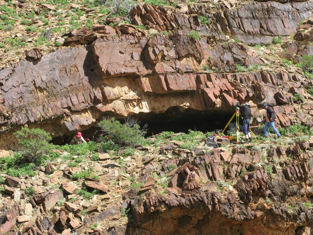  Por ‘accidente’ descubre cuevas de 49 mil años